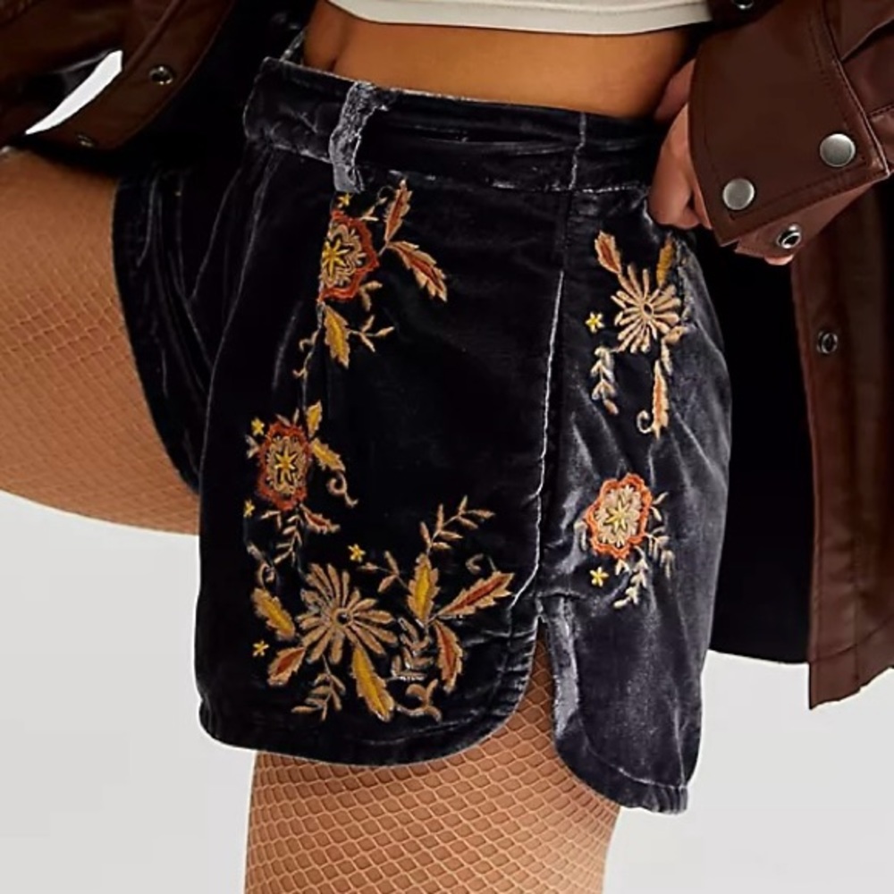 Free People Wild Roses Embroidered Shorts Size 10.  NWT!  $198 - Picture 2 of 9